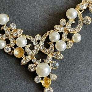 womens necklace  Elegant Goldden color and Pearl Necklace party wedding vacation